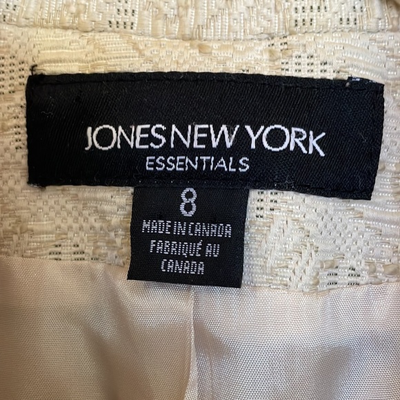Jones New York Essentials: Classic Blazer in cream/light brocade. - Picture 5 of 6
